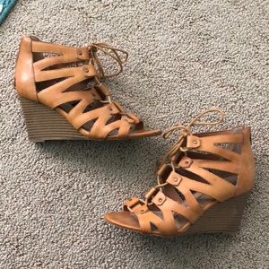 Stripped neutral wedge sandals